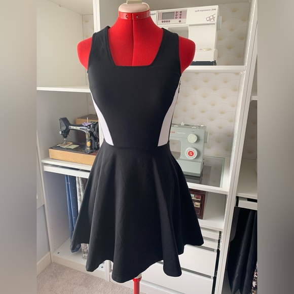 French Connection Fit and flare colour blocked dress - Picture 1 of 3